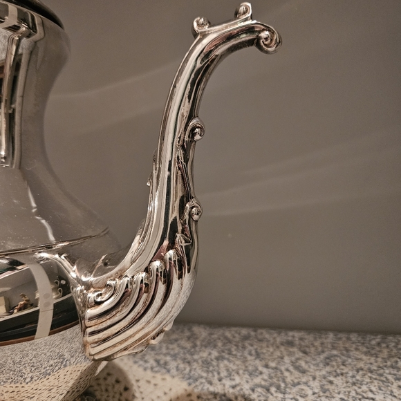 FB Rogers Vintage Silverplate Teapot - Picture 2 of 8